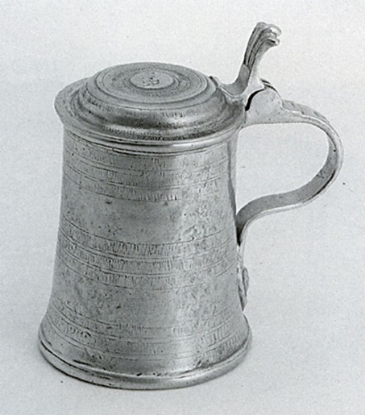 Traditional pewter tankard with lid