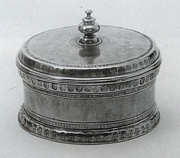 Traditional Pewter Jar with lid