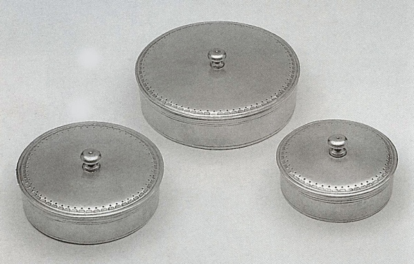 Traditional pewter round dish with lid