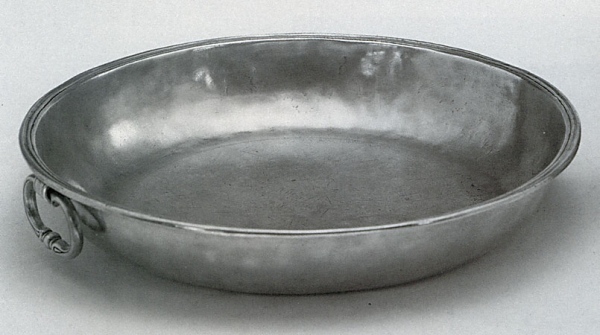 Traditional pewter bowl with handles