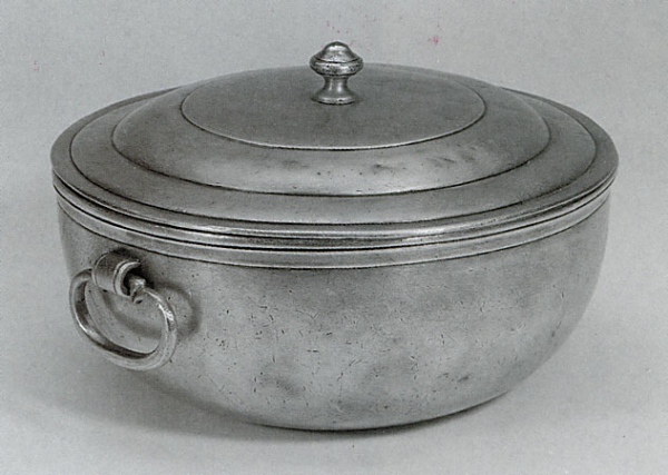 Traditional pewter bowl with lid