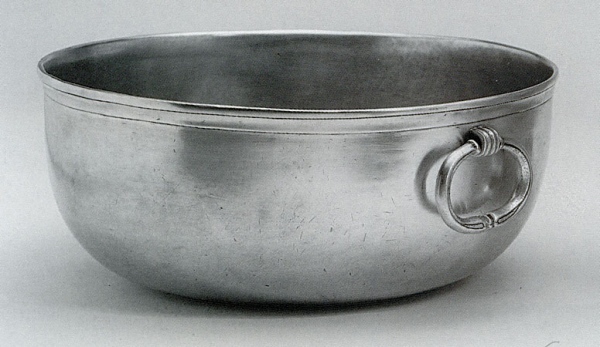 Traditional pewter bowl with handles