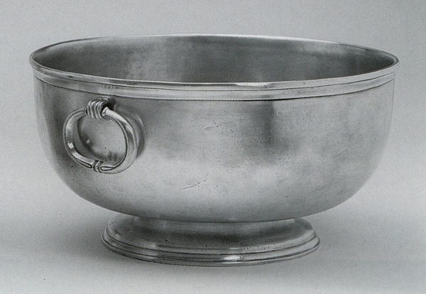 Traditional Pewter Large Bowl with handl