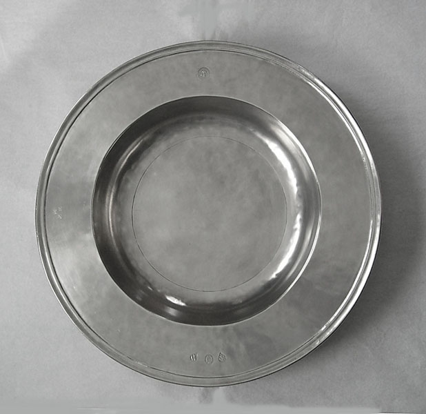 Traditional pewter large shallow bowl