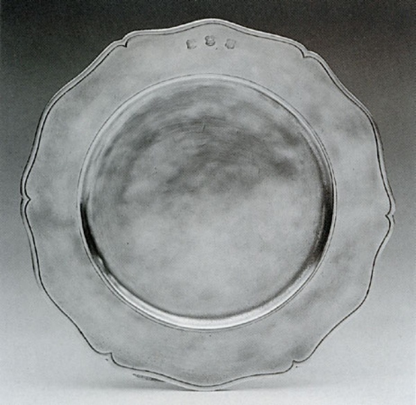 Traditional pewter underplate