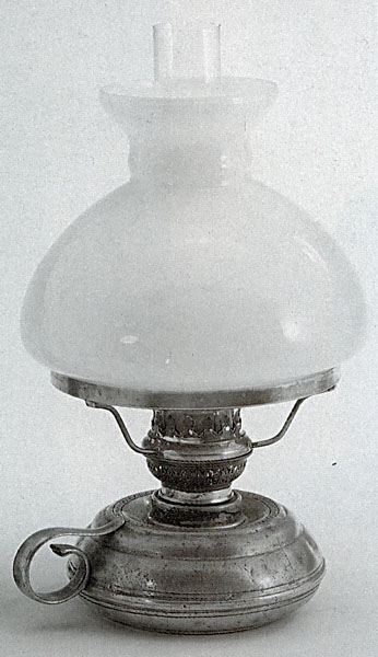 Traditional pewter electric lamp
