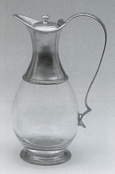 Traditional pewter decanter with lid