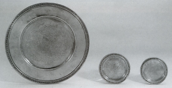 Traditional pewter plate or underplate