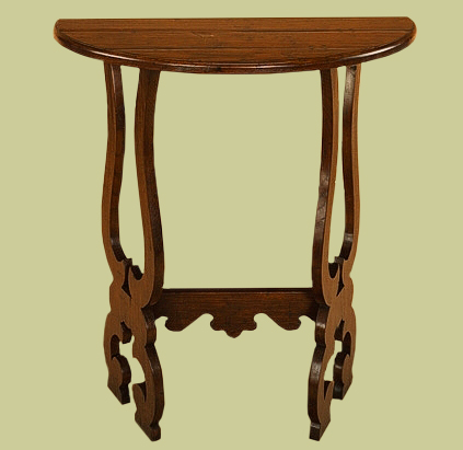 Attractive oak side table, with Spanish influence.
