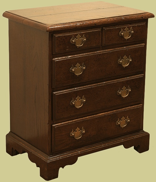 Small Oak Chest of Drawers