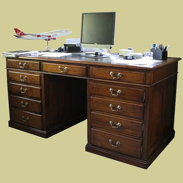 Pedestal desk