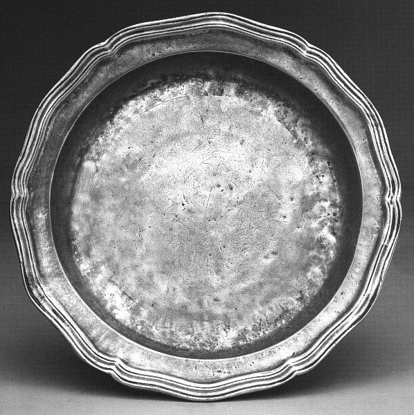 Traditional pewter dish 160