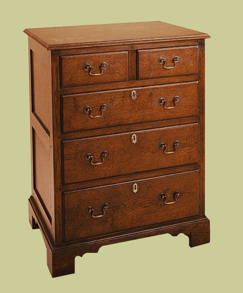 Chest of drawers, handmade in solid English oak and featuring hand cut dovetails to the drawer boxes.