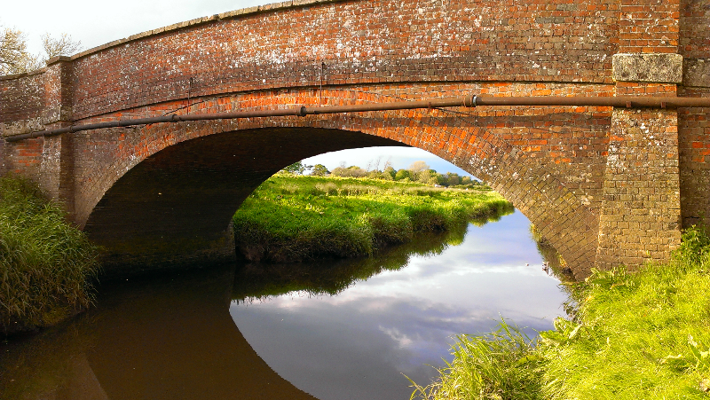 A close up view of Long Bridge centre arch showing English bond brickwork