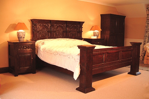 Carved oak merchants bed and bedside cabinets.
