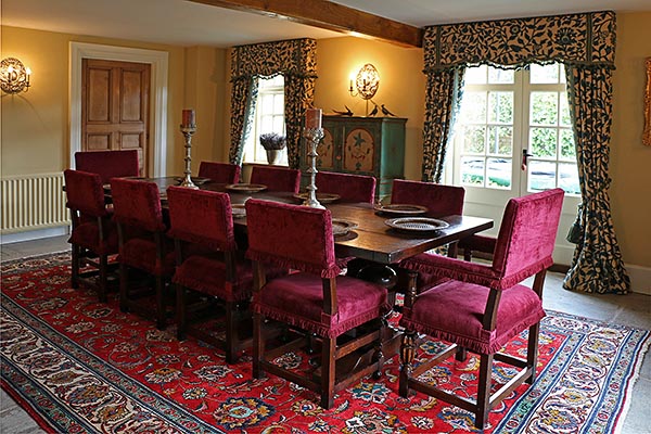 Oak pedestal dining table, with bulbous turned supports, and upholstered 17th century 