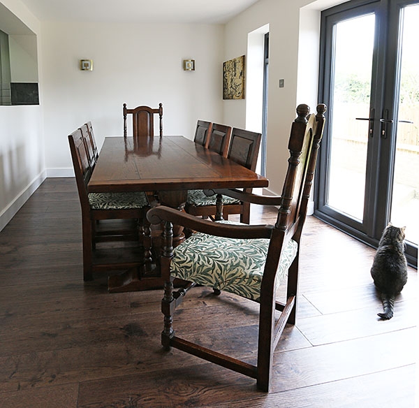 Period style oak table & chairs in modern home interior