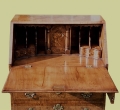 Change main image to Detail of walnut veneered traditionally styled 5-drawer bureau. Detail of walnut veneered traditionally styled 5-drawer bureau.